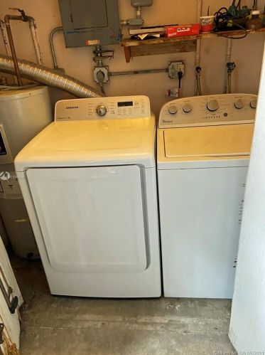 1407 15th Ave, Hollywood FL  33020-3221 exterior