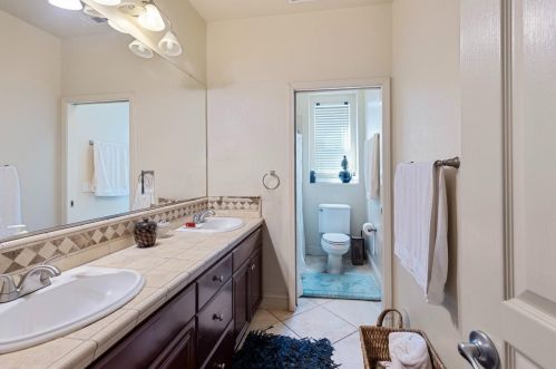 2073 Wyndham Way, Lodi CA  95242-4807 exterior