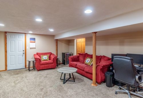 1520 Larkspur Dr, Finleyville PA  exterior