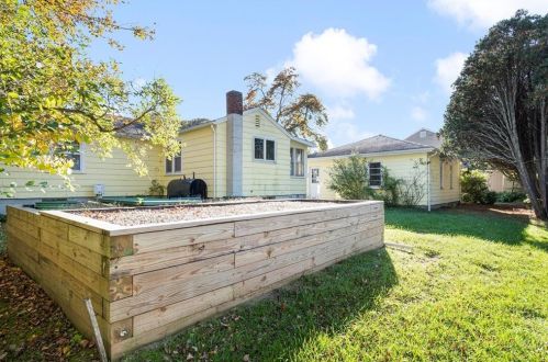 10 Wayne St, South Kingstown RI  02882-3814 exterior