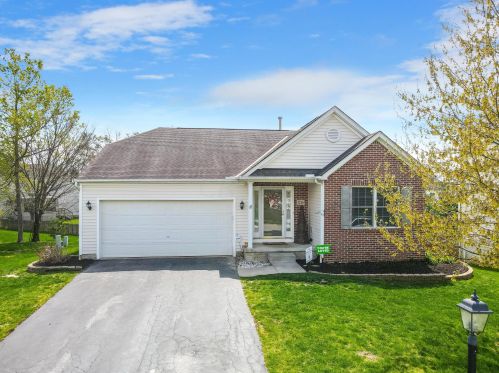 1216 Deansway Dr, Pataskala, OH 43062-7092
