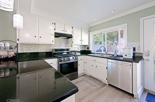 2000 Figwood Ln, Anaheim CA  92806-4605 exterior