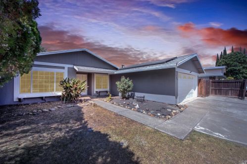 384 Royal Oaks Dr, Vacaville, CA 95687-5025