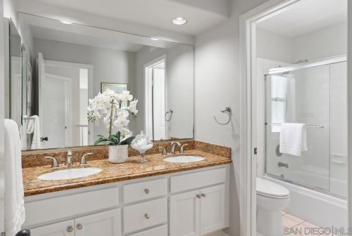 4325 Corte De La Fonda, San Diego CA  92130-2126 exterior