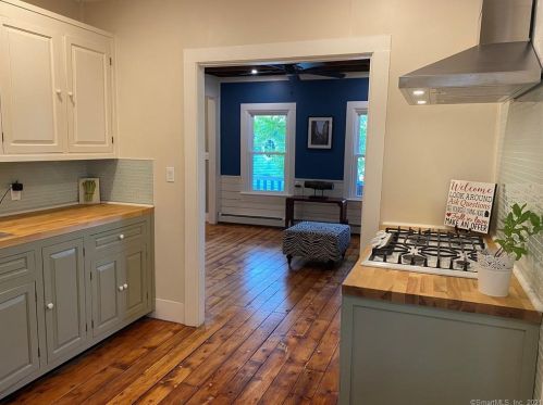 4 Bishop Ct, United States Coast Guard Ac CT  06320-5601 exterior