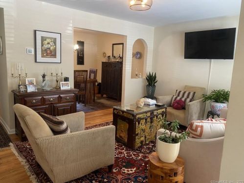 22 Jackson Dr, Milford, CT 06460-7109