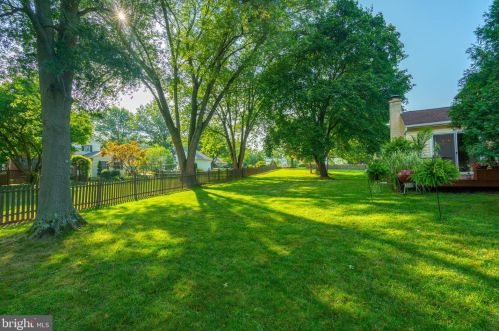 293 Stormfield Dr, Harleysville PA  19438-2330 exterior