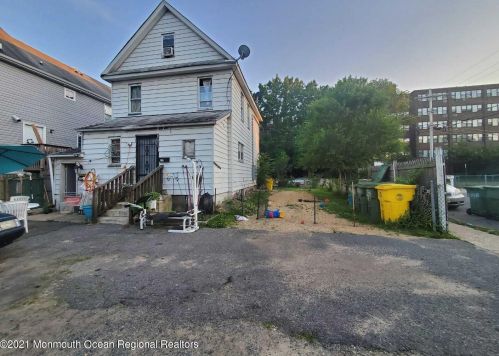 233 4th St, Lakewood, NJ 08701-3518
