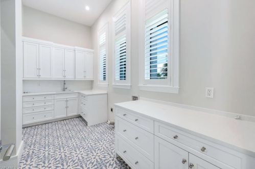 569 Neapolitan Way, Naples FL 34103-8568 exterior