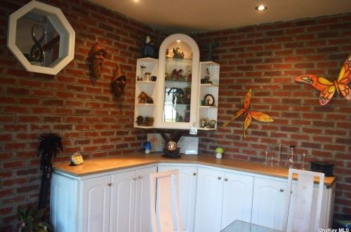 355 Heathcote Rd, North Lindenhurst NY  11757-1744 exterior