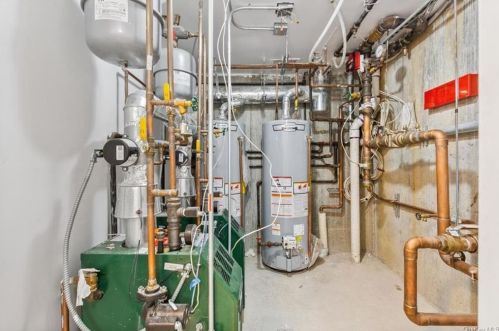 557 Logan Ave, Bronx NY  10465-2509 exterior