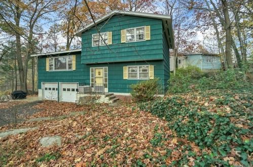 28 Rose Dr, Highland Falls, NY 10928-4312