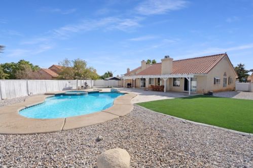 13262 Spring Way, Victorville CA  92392-6805 exterior