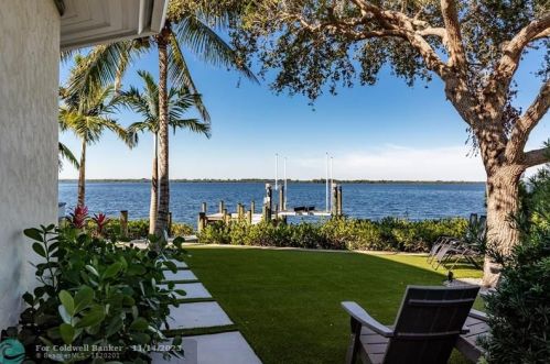 225 Osprey Ct, Vero Beach FL 32963-2652 exterior