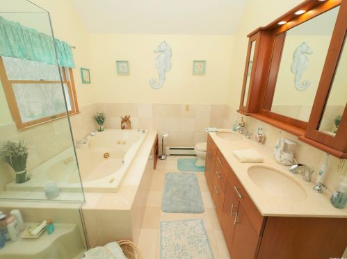 10 Marc Dr, Panamoka NY  11961-2103 exterior