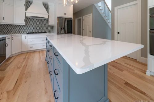 21 Arbor Xing, East Lyme CT  06333-1170 exterior