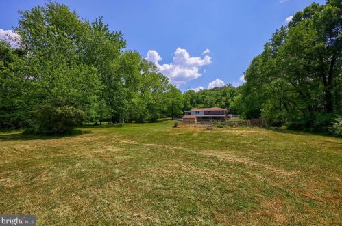 3450 Fishing Crk Vly Rd, Harrisburg PA 17112-9627 exterior