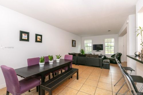 1120 146th Ter, Hollywood FL  33027-6165 exterior