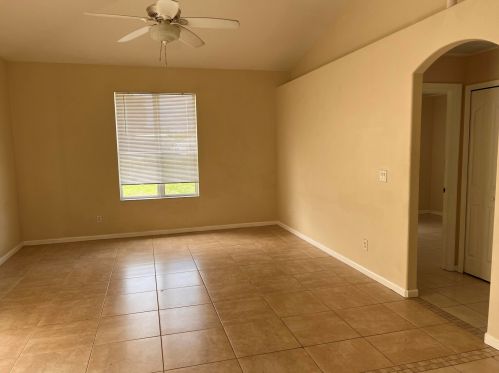 925 Mcdevitt Ave, Fort Pierce, FL 34953-3638