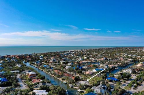 1040 Kings Crown Dr, Sanibel, FL 33957-4910