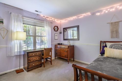 89 Berkshire Rd, Sandy Hook CT 06482-1425 exterior