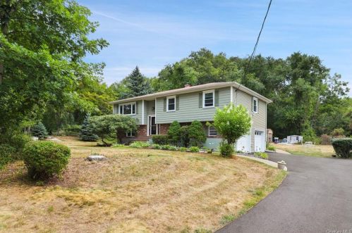 140 Shear Hill Rd, Mahopac, NY 10541-3625