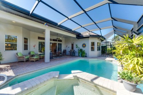 7624 Sussex Ct, Naples, FL 34113-3174