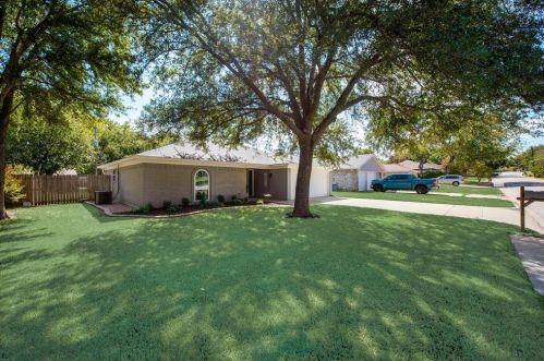 1516 Tobie Layne St, Fort Worth, TX 76126-3865