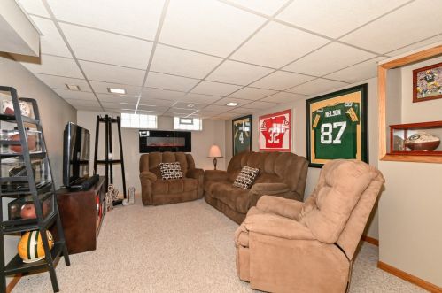 2609 63, Milwaukee WI 53219-2640 exterior