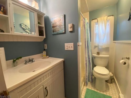 31 Pinecliff Lake Dr, West Milford NJ  07480-1324 exterior