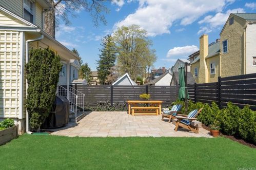 322 Sixth Ave, New Rochelle NY  10803-1605 exterior