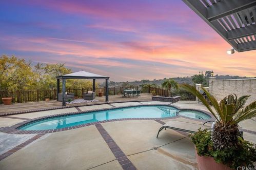 3101 Flintridge Dr, Fullerton, CA 92835-1401