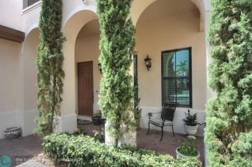 8524 37th Ct, Hollywood, FL 33024-5193