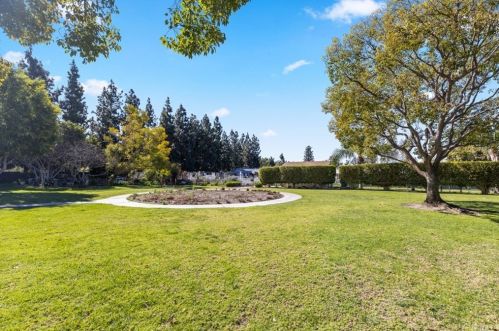 5200 Irvine Blvd, Irvine CA 92620-2013 exterior