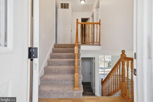 5262 Sudberry Ln, Woodbridge VA  22193-3463 exterior