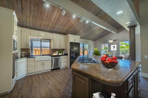 2131 Candlewood Pl, Riverbank, CA 95367-2134