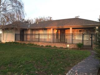800 College Ave, Modesto CA  95350-4903 exterior