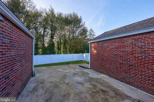 124 Millersville Rd, Lancaster PA  17603-4220 exterior