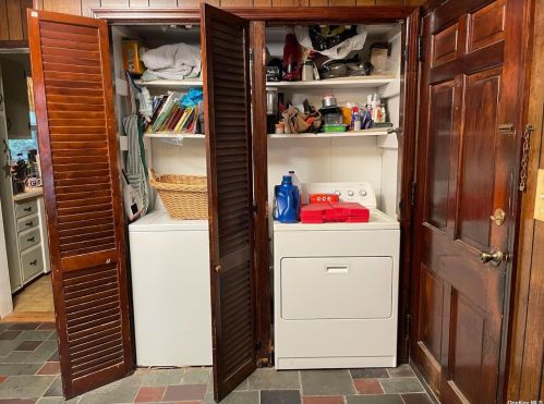 15 Richwood Pl, Huntington Station NY 11746-3228 exterior