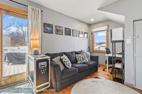 4 Krueger Pl, Middletown NJ  07748-5729 exterior