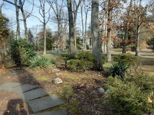 2 Marjorie Dr, Airmont NY  10901-7707 exterior