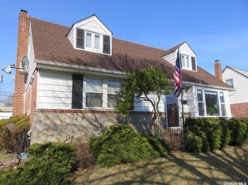 11 Joseph Rd, New Hyde Park, NY 11040-3710