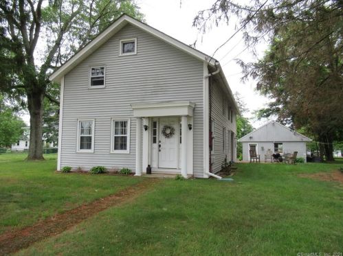 26 Lathrop Rd, Uncasville, CT 06382-2615
