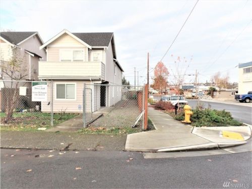 1450 Donovan St, Seattle WA  98106-2417 exterior