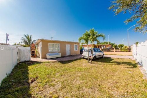 824 20th St, Hialeah, FL 33010-2311