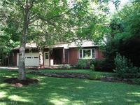 7048 Pine Grove Dr, Hubbard, OH 44425-3024
