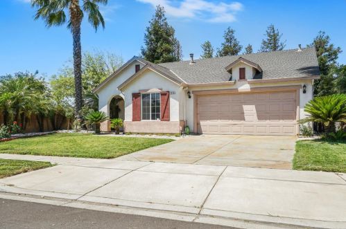 3213 Dewar Ln, Turlock CA  95382-9672 exterior