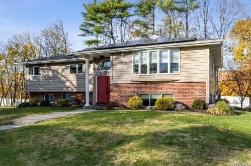 24 Jeffrey Ln, Great Neck, NY 11020-1608
