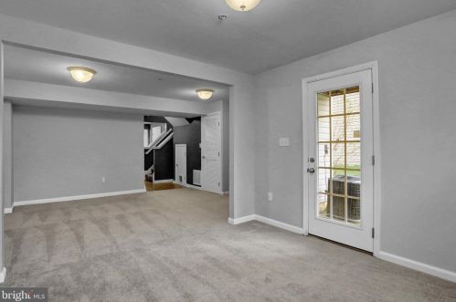 726 Blossom Dr, Hanover PA  17331-2078 exterior