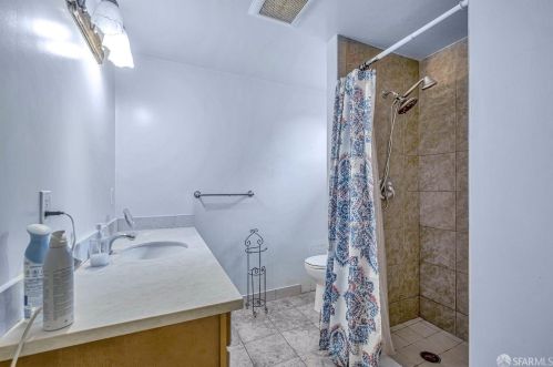 1690 Ashbury Ln, Hayward, CA 94545-4329